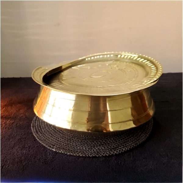 Brass hari and lids (4-5 kg)Weight with lid 2 kg 300 g +/- Face Size 11” inches +/- Height 5.5'' inches +/-