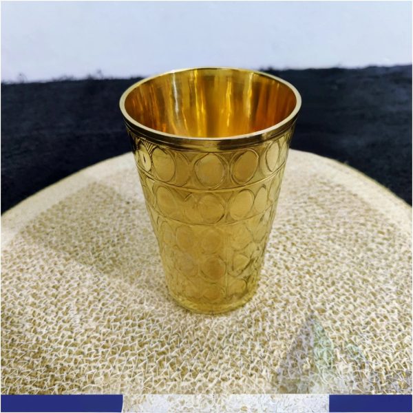 Large design glass in brass Height – 5.1” Weight- 620 grams +/- Capacity- 450 grams